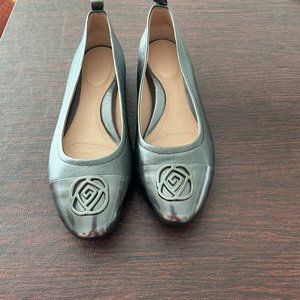 Taryn Rose Metalic Gray Ballet flats